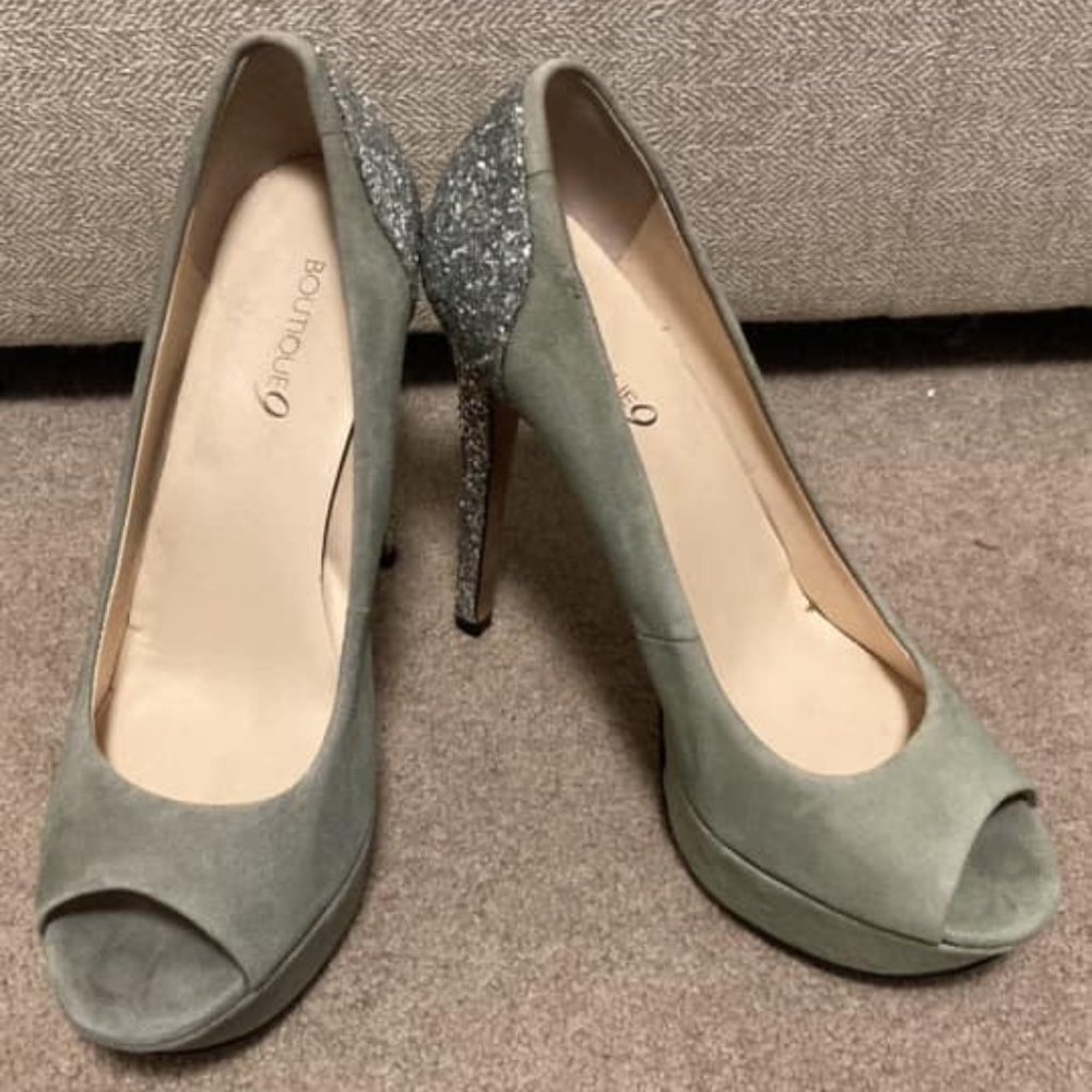 Boutique 9 Platform Heel Peep Toe Gray Glitter Suede Heels Size 9